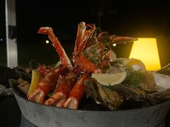 烈焰岩烤海鲜拼盘-三亚亚龙湾瑞吉酒店·宴悦Driftwood·游水海鲜·牛排·草坪·私人定制