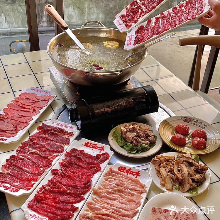 在广州的全牛宴潮汕牛肉火锅真的把人香迷糊～