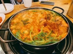 土豆排骨火锅-喇喇排骨火锅·传统韩式脊骨汤(望京西园总店)