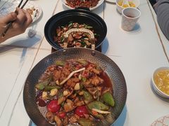 -阿瓦山寨·湘菜现炒·剁椒鱼头王(咸阳总店)