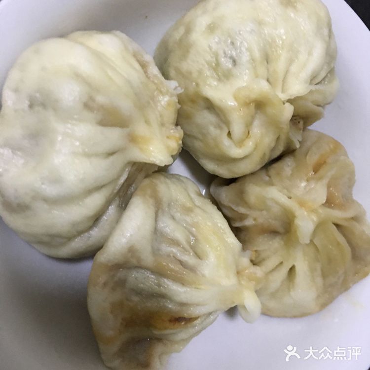 吃到了小时候西四包子铺的味道，包子皮还是那么薄