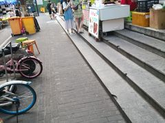 -吴山路夜市