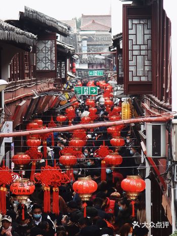 七宝古镇是上海离市区最近的古镇， 市中心坐地铁到这也