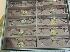 -新视达眼镜店·蔡司·依视路(名镜苑店)