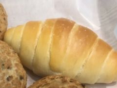 全麦盐面包组合-稻田秋日式面包
