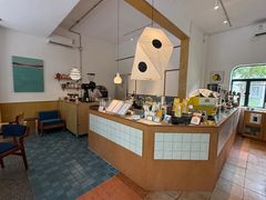 -彳亍咖啡·这里(水湾路店)