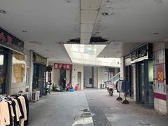 -朱家角影剧院-地面停车场