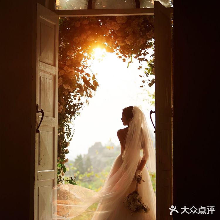 初夏季节最适合的婚纱照风格🍃就像微风拂面一样清新