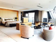 -上海滴水湖皇冠假日酒店