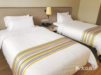 基本上都有座位的。2号线从鼓楼站出来，到南大街出去