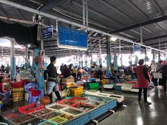 -霞涌市场海鲜摆卖区