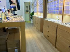 -天空之镜眼镜店蔡司依视路配镜授权零售店(望京颐堤港店)