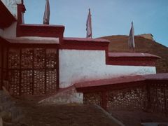 -比如骷髅墙景区