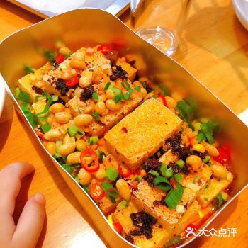 十几年前好像来过，一直有点记忆，就记得很小很破