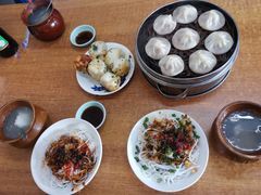 -老字号眼镜子煎包汤包店
