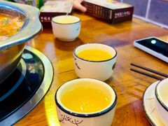 餐具摆设-大理.老字号渝记酸萝卜乌鱼(古城总店)
