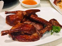 脆皮烤乳鸽-御宝轩(益丰·外滩源店)