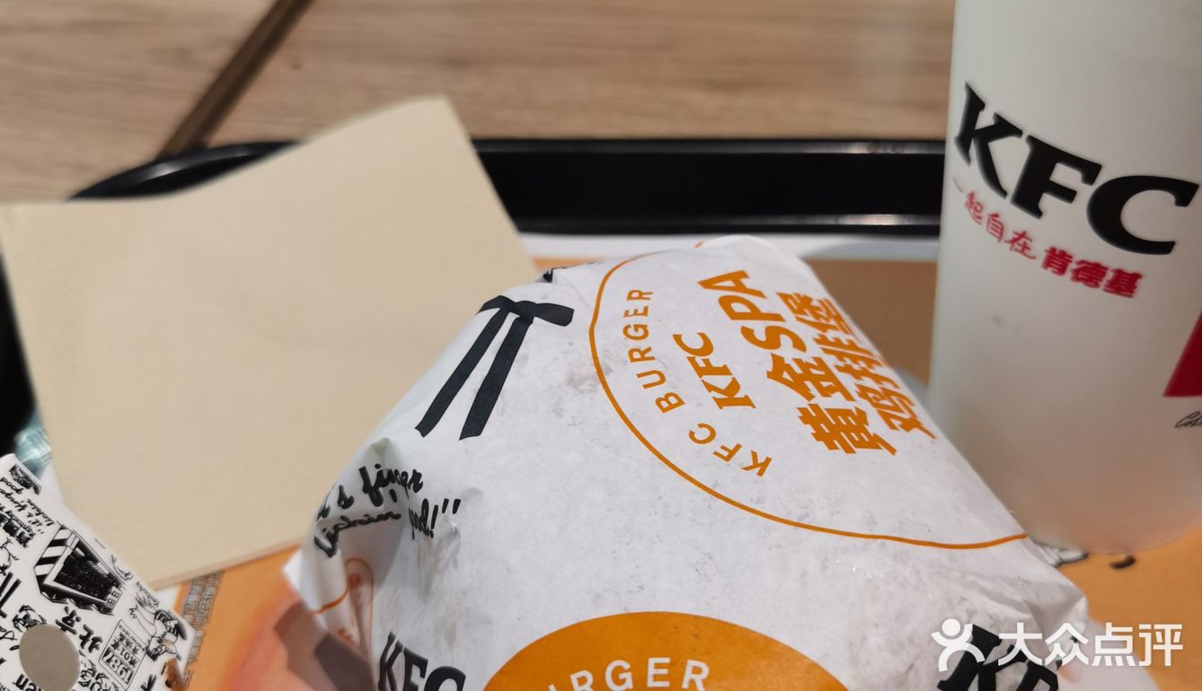 美味KFC汉堡吃起来[调皮]