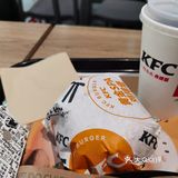美味KFC汉堡吃起来[调皮]
