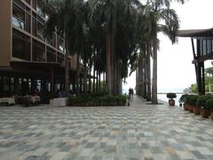 左边是吃早饭的地方-三亚亚龙湾红树林度假酒店