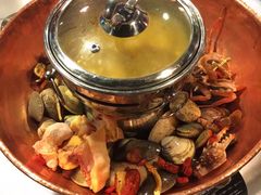 -鲜入围煮花胶鸡海鲜火锅