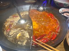 鸳鸯锅红汤配菌汤锅-萍姐火锅·公路夜市(打浦桥日月光店)