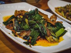 蒜苗回锅肉-易老妈蹄花.特色川菜(人民公园总店)