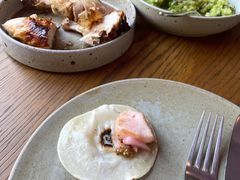 烟熏三文鱼配烤饺子皮和芥末籽酱-BOR Eatery(安福路店)