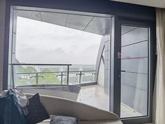 -上海滴水湖皇冠假日酒店