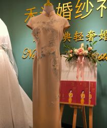 -禾米旗袍妈妈装礼服定制(嘉业国贸店)