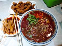 -爆炸头阿姨小四川正宗川味小吃(无任何分店)