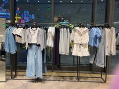 -URBAN REVIVO(上海中庚漫游城店)