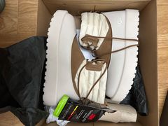 -UGG(燕莎奥特莱斯购物中心店)