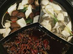 -老房老舍重庆火锅(假日城市店)