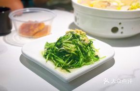 Fried Tofu Skin with Chicken Greens