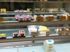 面包甜点陈列柜-六伴夏烘焙蛋糕·低糖动物奶油