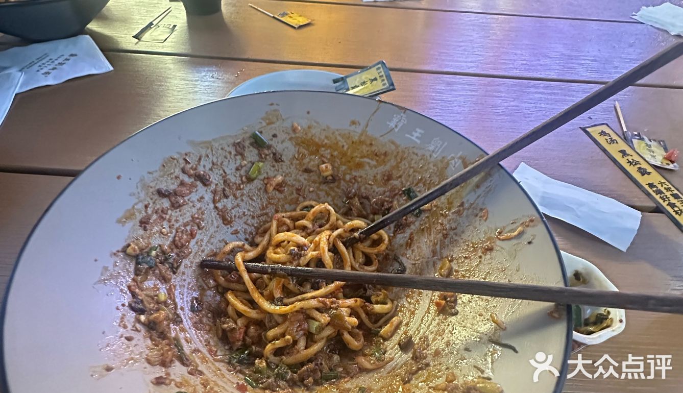 这已经是第三次来吃他们家的特色套餐了，招牌菜霸王牛拌