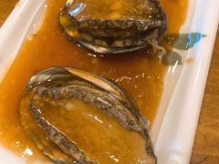 浇汁鲍鱼-老东镇啤酒屋海鲜加工·蒸汽海鲜·海鲜烧烤(台东店)