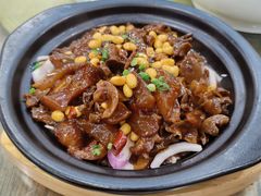 牛筋鸭肫焖黄豆-八张桌子(老店)