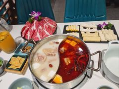 猪手鸳鸯锅-小街猪手(团结湖店)