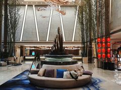 -百灵希尔顿逸林酒店大堂吧