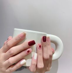 -花岐款式专研健康美甲沙龙