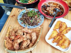 -爆炸头阿姨小四川正宗川味小吃(无任何分店)