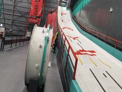 -极限PLAY运动娱乐新世界·团建派对表演休闲馆·室内高空游乐园