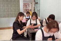 -小乐化妆美甲半永久培训学校
