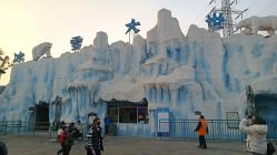 -圣名游乐城冰雪大世界