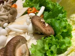 -老牌坊云南鱼豆花火锅(爱建店)