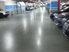 -绿地缤纷城-停车场