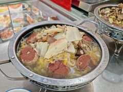 -老码头黑皮肘子锅包肉熏酱水饺(文政街店)