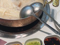 -洪氏嗨捞·广东猪肚鸡·椰子鸡火锅(西咸万象城店)